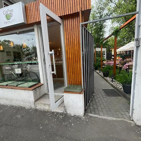 House Of Tourists Garden And More Bucareste Exterior foto